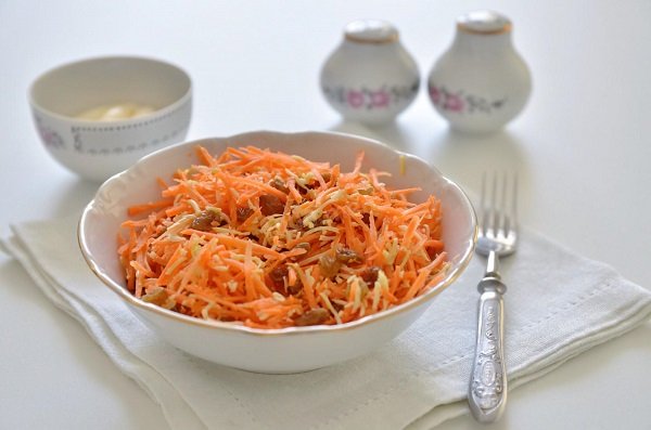 Салат из изюма для очищения печени